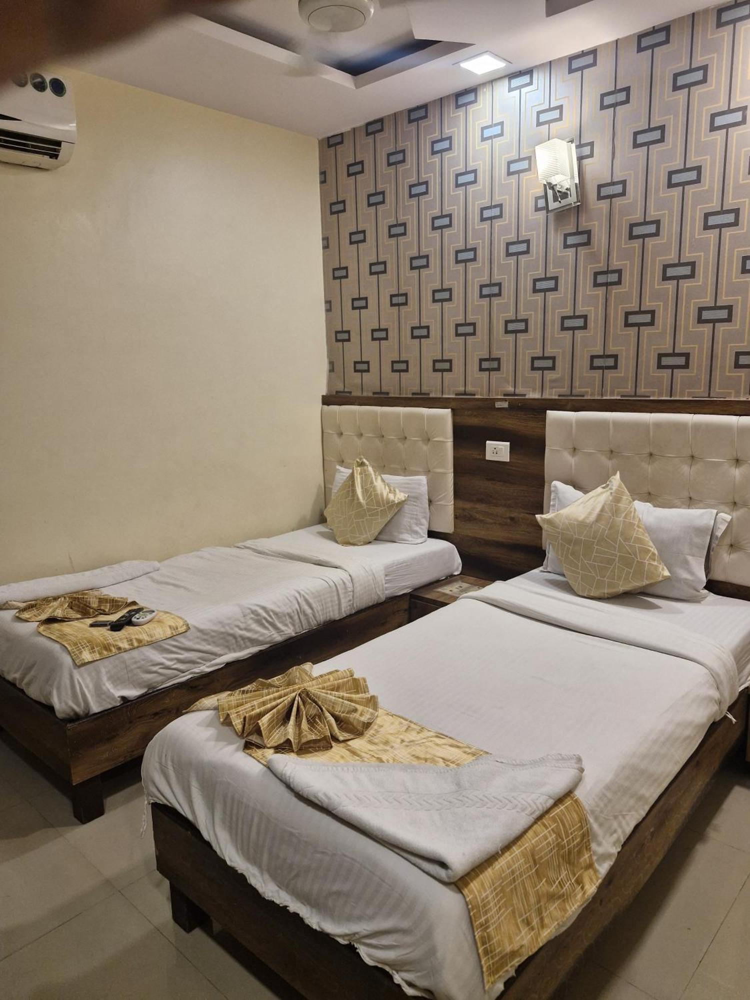 Hotel Crystal Park Near Nesco Exhibition Center Bombay Exterior foto