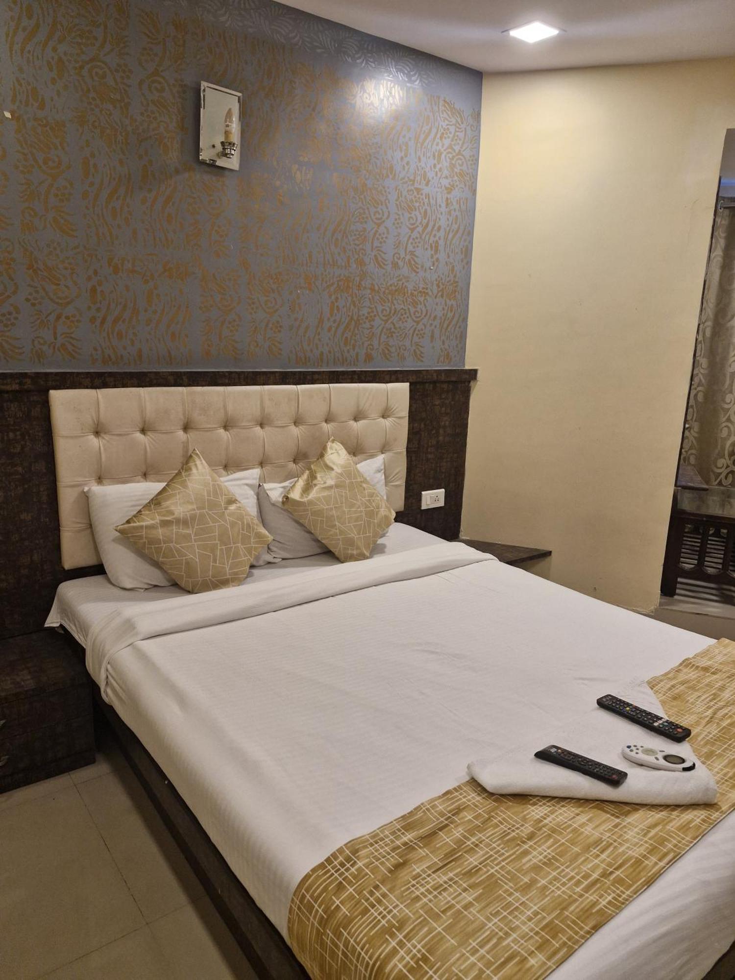 Hotel Crystal Park Near Nesco Exhibition Center Bombay Exterior foto