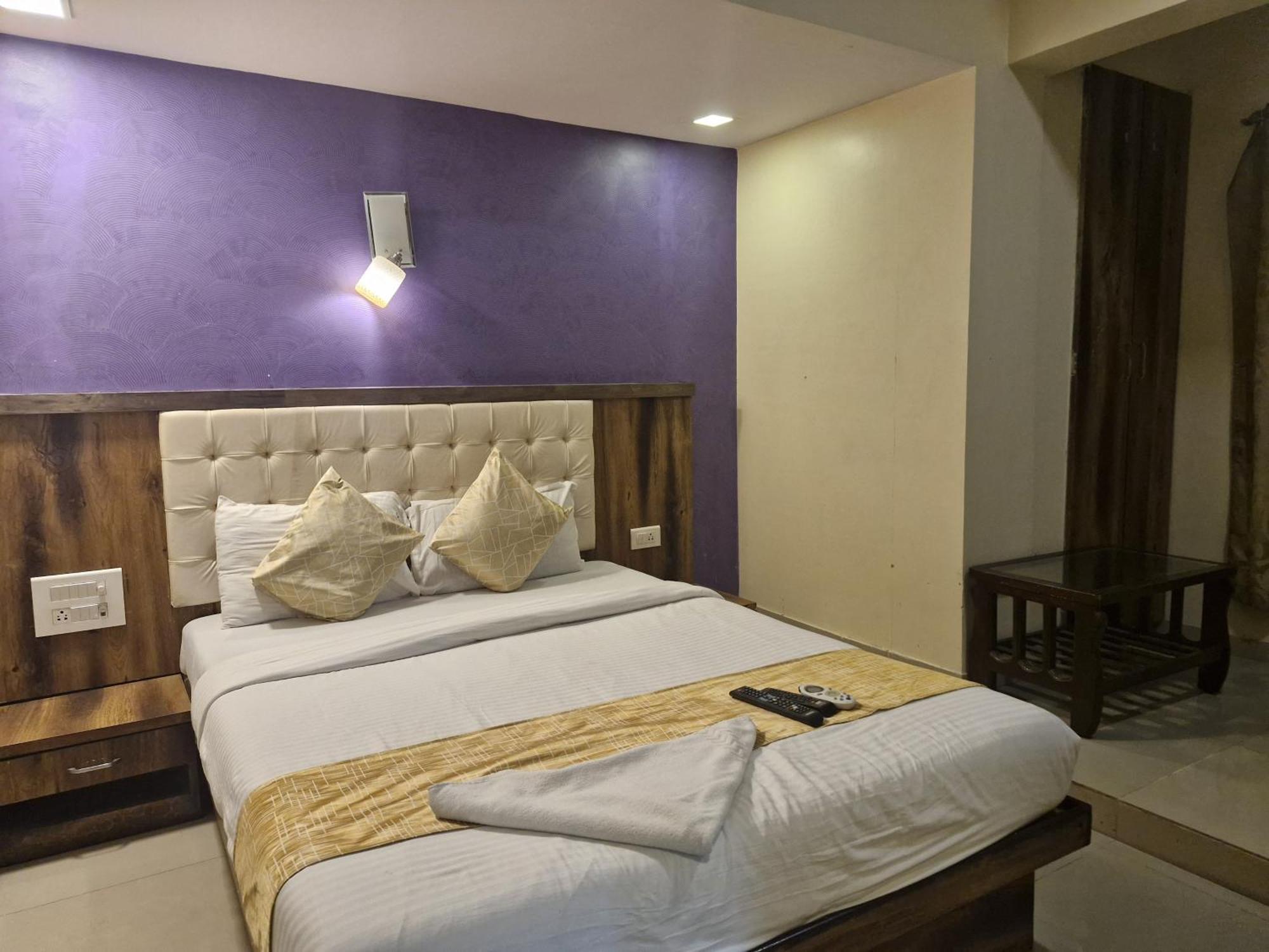 Hotel Crystal Park Near Nesco Exhibition Center Bombay Exterior foto