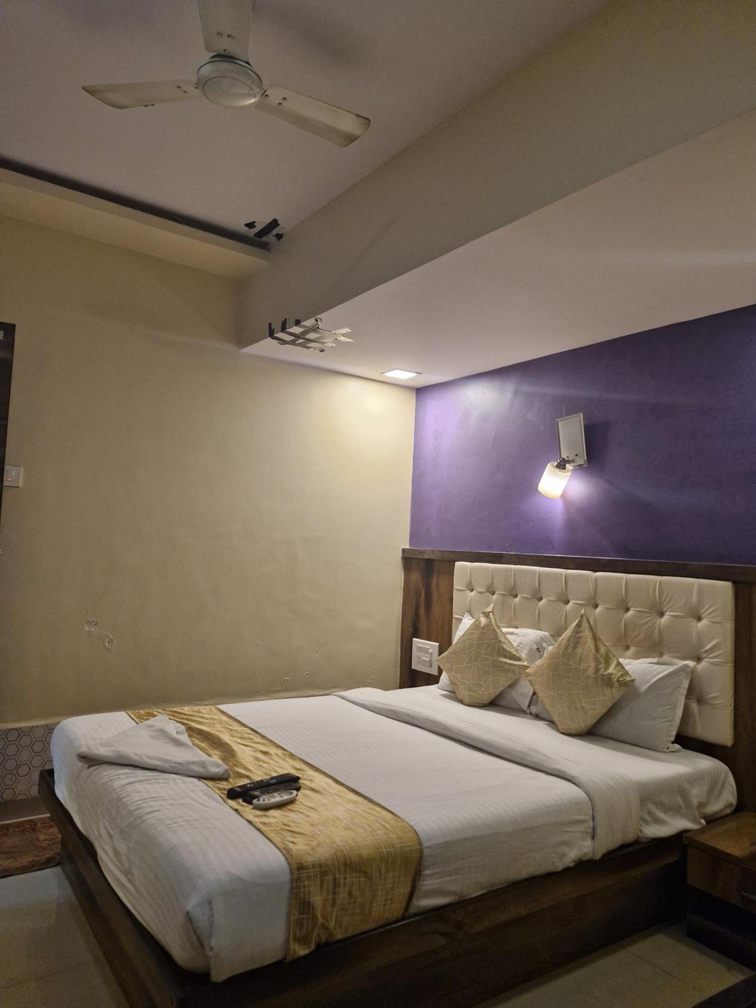 Hotel Crystal Park Near Nesco Exhibition Center Bombay Exterior foto