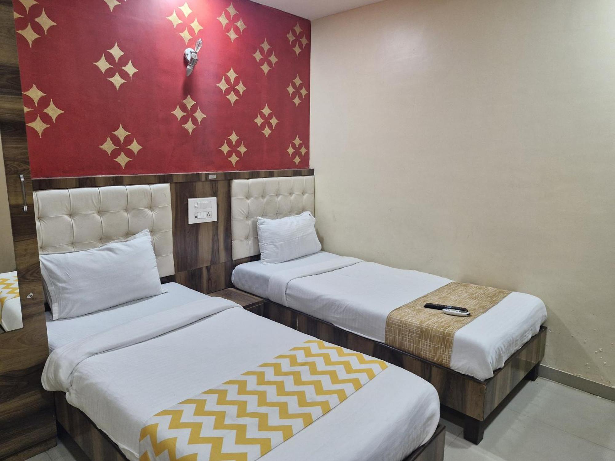 Hotel Crystal Park Near Nesco Exhibition Center Bombay Exterior foto