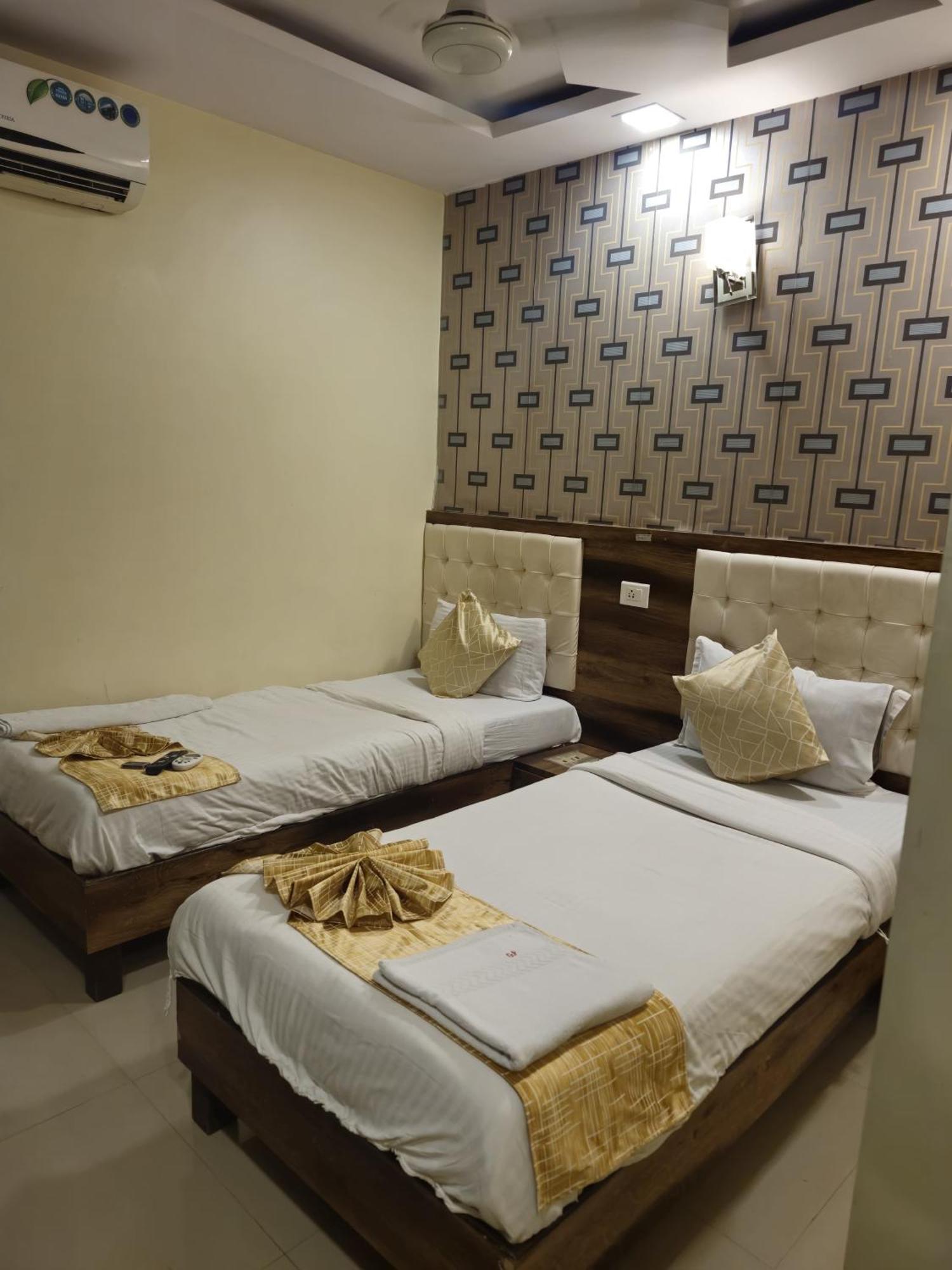 Hotel Crystal Park Near Nesco Exhibition Center Bombay Exterior foto